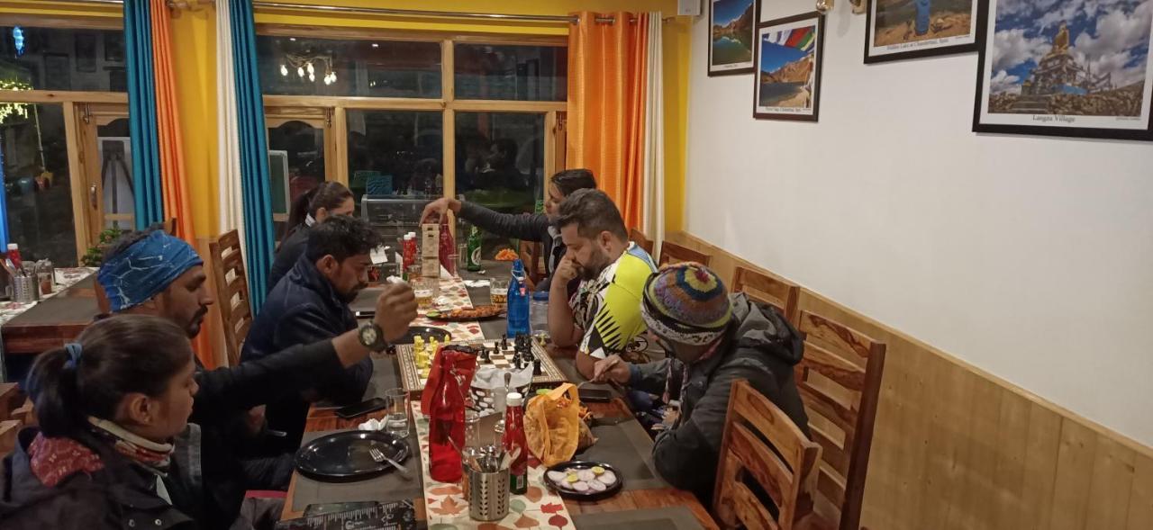 The Alpinist Cafe And Retreat Hotel Kaza Exterior photo