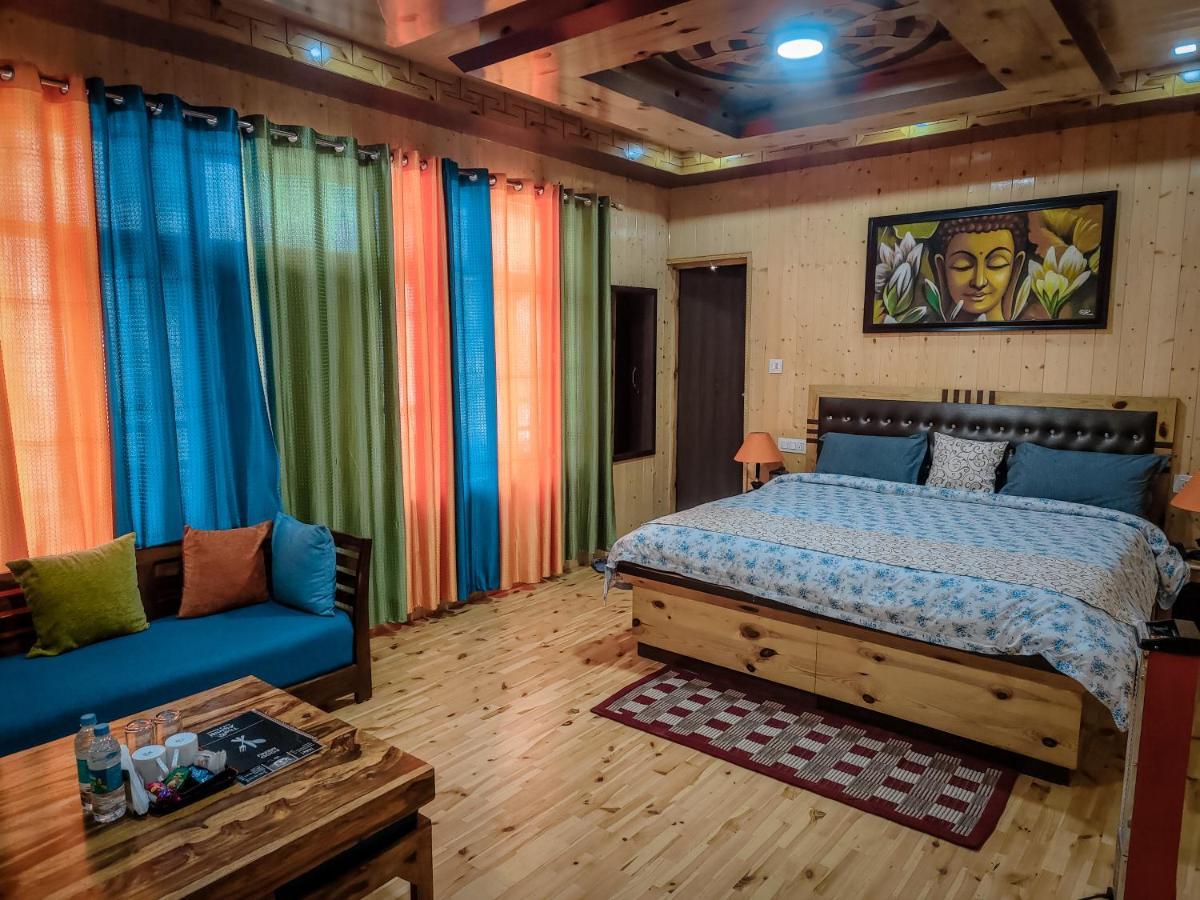 The Alpinist Cafe And Retreat Hotel Kaza Exterior photo