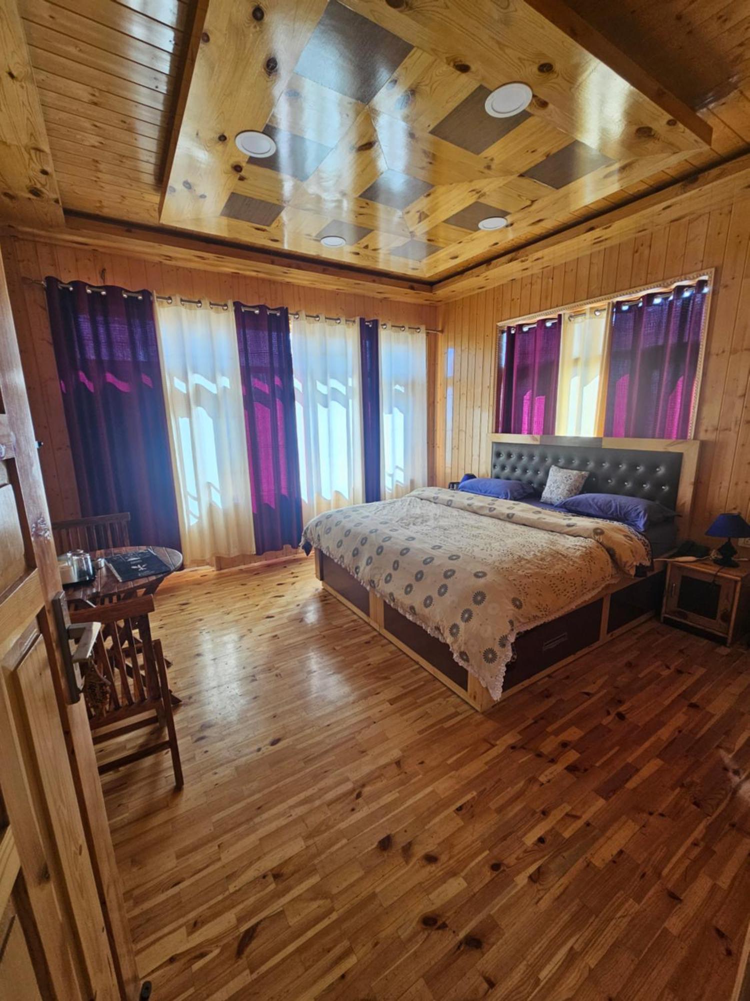 The Alpinist Cafe And Retreat Hotel Kaza Room photo