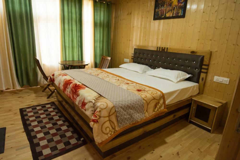 The Alpinist Cafe And Retreat Hotel Kaza Exterior photo