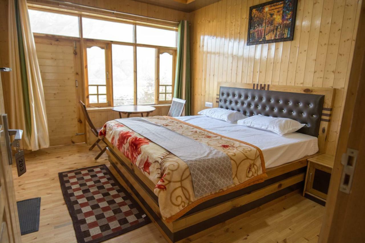The Alpinist Cafe And Retreat Hotel Kaza Exterior photo