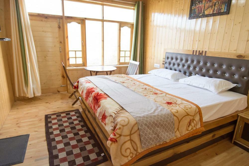 The Alpinist Cafe And Retreat Hotel Kaza Exterior photo